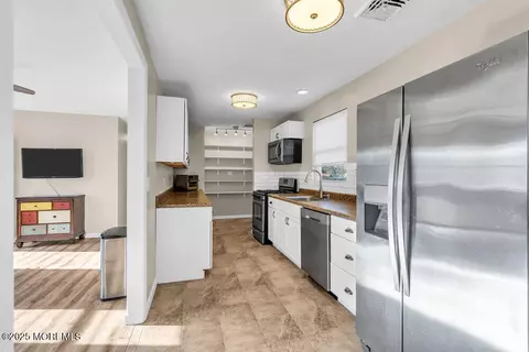 Kitchen - 280 Leswing Dr, Brick, NJ 08723 photo 1 of 4