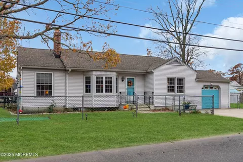 100 Bash Rd, Toms River, NJ 08753