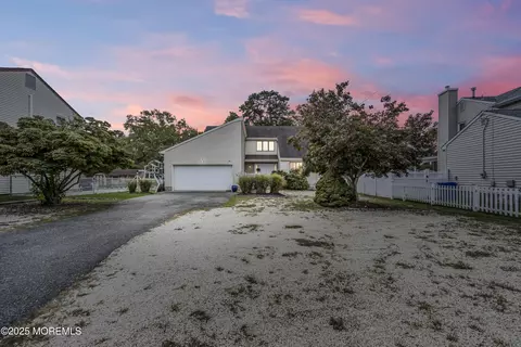 169 S Shore Dr, Toms River, NJ 08753