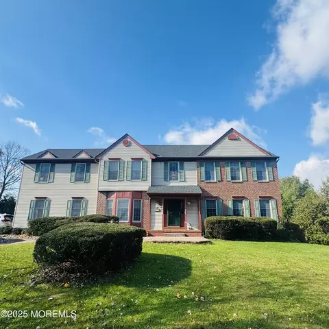 8 Ivy Ln, Wrightstown, NJ 08562