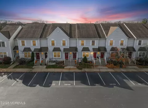 3510 Scarecrow Ct, Freehold, NJ 07728