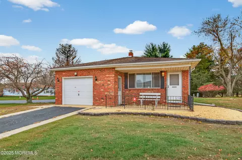 170 Port Royal Dr, Toms River, NJ 08757