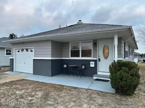 301 Saint Vincent Ct, Toms River, NJ 08757