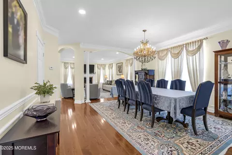 118 Pelican Ct, Marlboro, NJ 07746