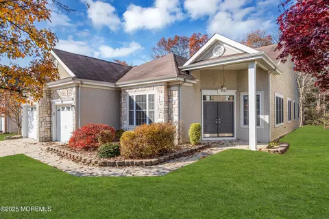 65 Spyglass Dr, Jackson, NJ 08527