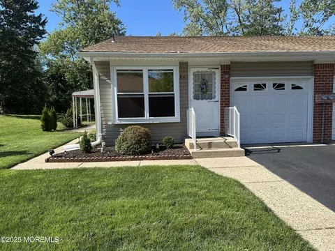 8 A Yorktowne Pkwy, Whiting, NJ 08759