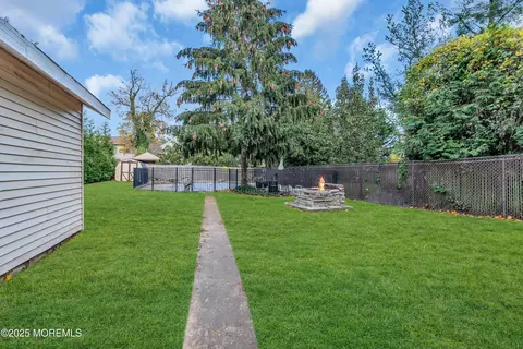 Exterior - 162 E River Rd, Rumson, NJ 07760 photo 14 of 17