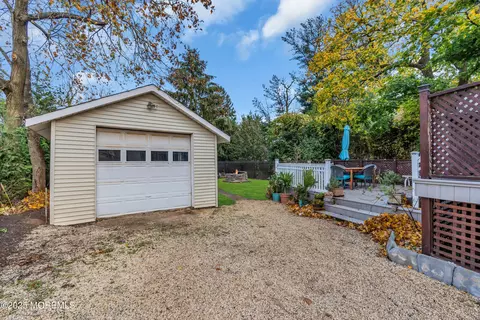 Exterior - 162 E River Rd, Rumson, NJ 07760 photo 7 of 17