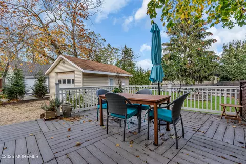 Exterior - 162 E River Rd, Rumson, NJ 07760 photo 11 of 17