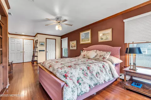Bedroom - 162 E River Rd, Rumson, NJ 07760 photo 8 of 9