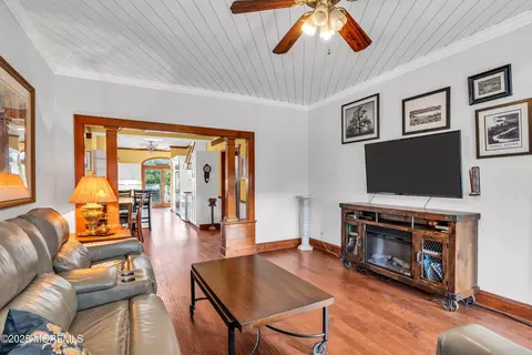 Living - 162 E River Rd, Rumson, NJ 07760 photo 3 of 3