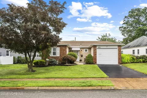 65 Central Blvd, Brick, NJ 08723