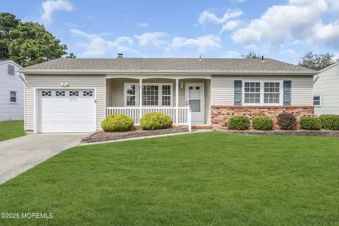 162 Castleton Dr, Toms River, NJ 08757