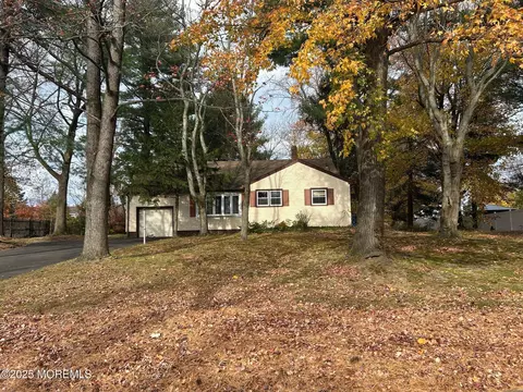 7 Acker Dr, New Monmouth, NJ 07748