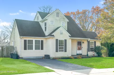 21 Shelli Ter, Barnegat, NJ 08005