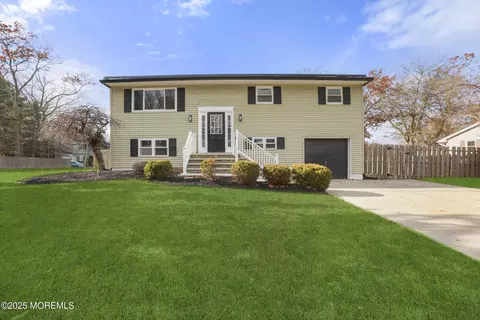 112 Manhattan St, Jackson, NJ 08527