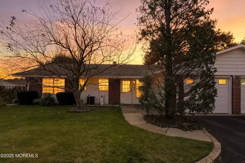 1087 Argyll Cir # B, Lakewood, NJ 08701