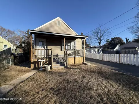 631 Mckinley Ave, Toms River, NJ 08753