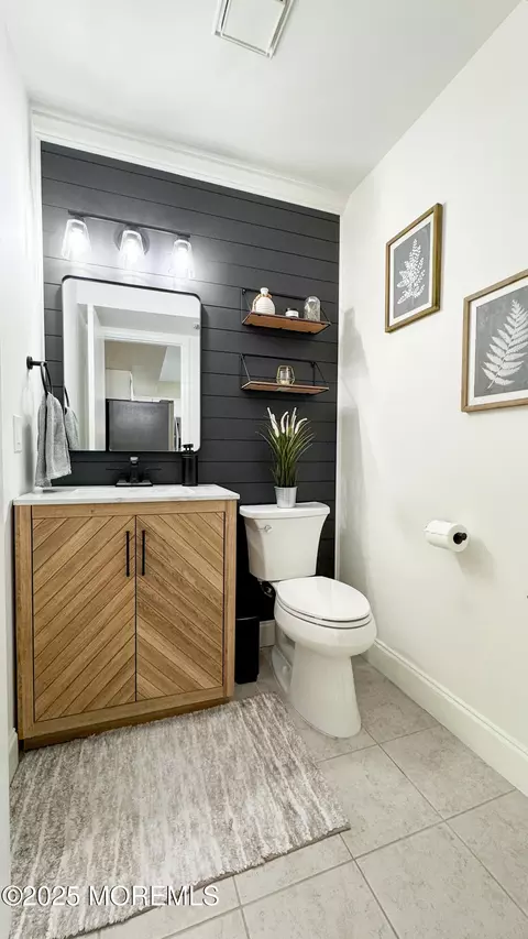 Bath - 421 Sandra Pl, Brick, NJ 08724 photo 1 of 4