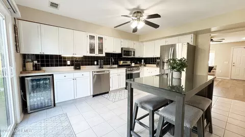 Kitchen - 421 Sandra Pl, Brick, NJ 08724 photo 2 of 3