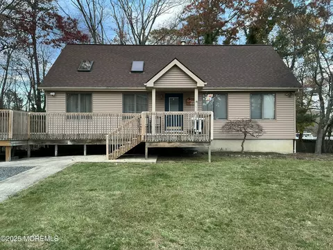 100 Solomon St, Howell, NJ 07731