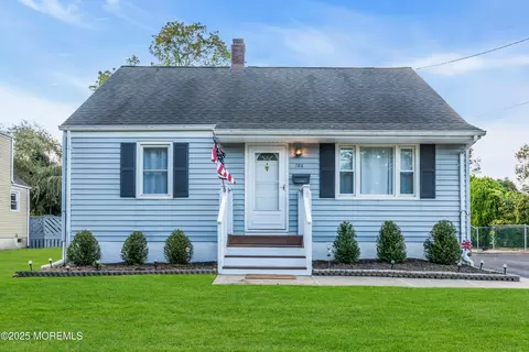 786 Leonardville Rd, Leonardo, NJ 07737