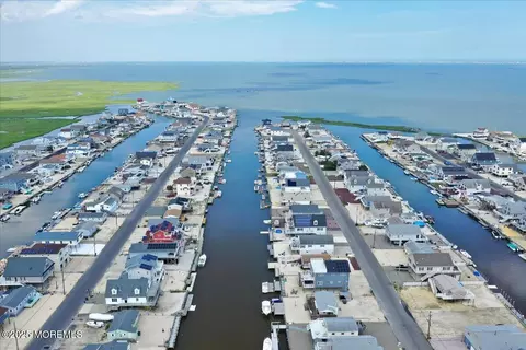 186 Flamingo Rd, Tuckerton, NJ 08087