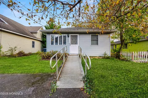 1622 Abbott Ave, Toms River, NJ 08753