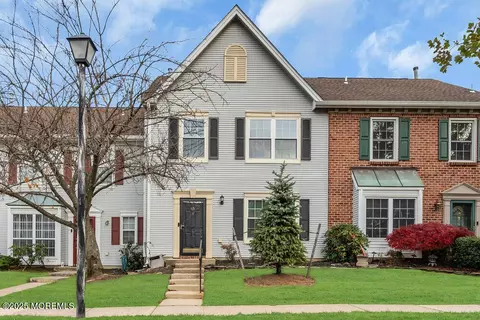 65 Townsend Ct #213, Franklin Park, NJ 08823