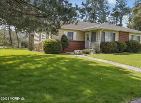 13 Pheasant St # B, Manchester, NJ 08759