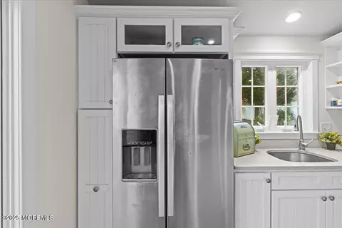 Kitchen - 80 Oak Knoll Rd, Waretown, NJ 08758 photo 9 of 10