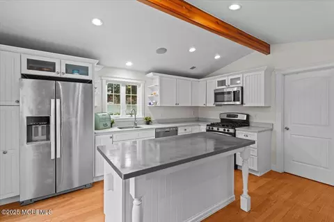 Kitchen - 80 Oak Knoll Rd, Waretown, NJ 08758 photo 3 of 10