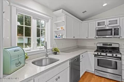 Kitchen - 80 Oak Knoll Rd, Waretown, NJ 08758 photo 10 of 10