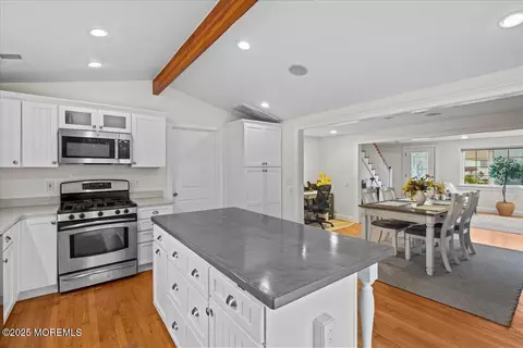 Kitchen - 80 Oak Knoll Rd, Waretown, NJ 08758 photo 6 of 10