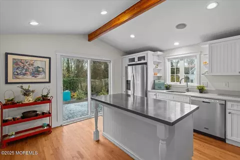 Kitchen - 80 Oak Knoll Rd, Waretown, NJ 08758 photo 7 of 10