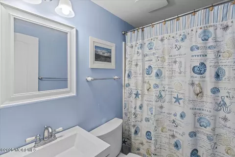 Bath - 80 Oak Knoll Rd, Waretown, NJ 08758 photo 3 of 5
