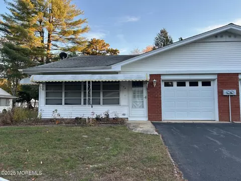 110 Fairway Ln #A, Whiting, NJ 08759