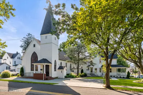 73 3rd Ave, Atlantic Highlands, NJ 07716