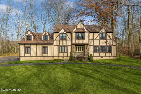 31 Devonshire Dr, Morganville, NJ 07751