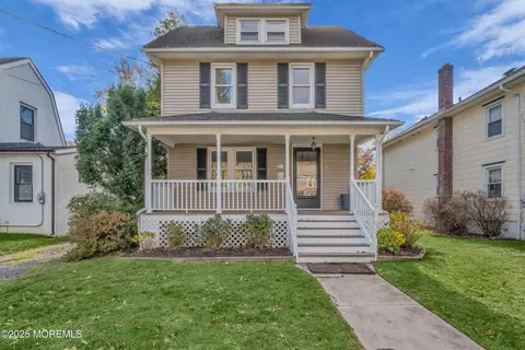 81 Pinckney Rd, Red Bank, NJ 07701