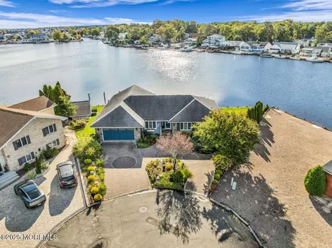 10 Dolphin Ct, Forked River, NJ 08731