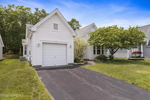 18 Valley Stream Pl, Barnegat, NJ 08005