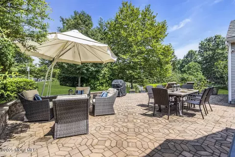 10 Balmoral Dr, Jackson, NJ 08527