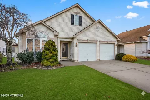 68 Baltusrol Dr, Jackson, NJ 08527