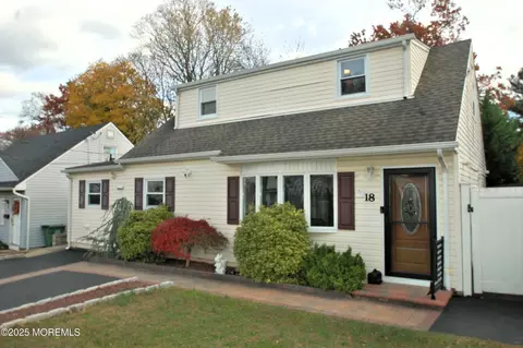 18 Pinetree Dr, Parlin, NJ 08859