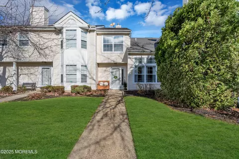 233 Paddington Ct #8-3, Manalapan, NJ 07726