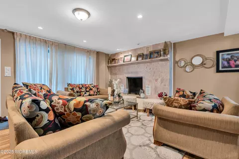 39 Oceanview Ave, Keansburg, NJ 07734