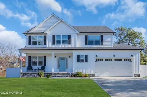 369 Hayes Ave, Bayville, NJ 08721