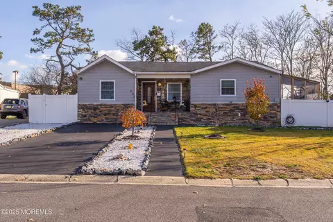 436 Applegate Ave, Toms River, NJ 08757