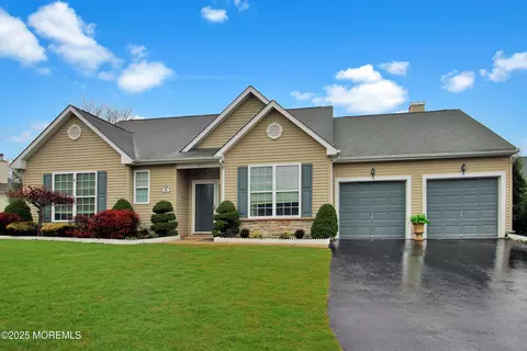 9 Curry Ct, Whiting, NJ 08759